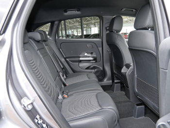 Mercedes-Benz GLA 180 Progressive Night Distronic 360° AHK