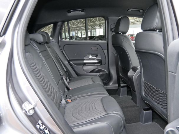 Mercedes-Benz GLA 180 Progressive Night Distronic 360° AHK