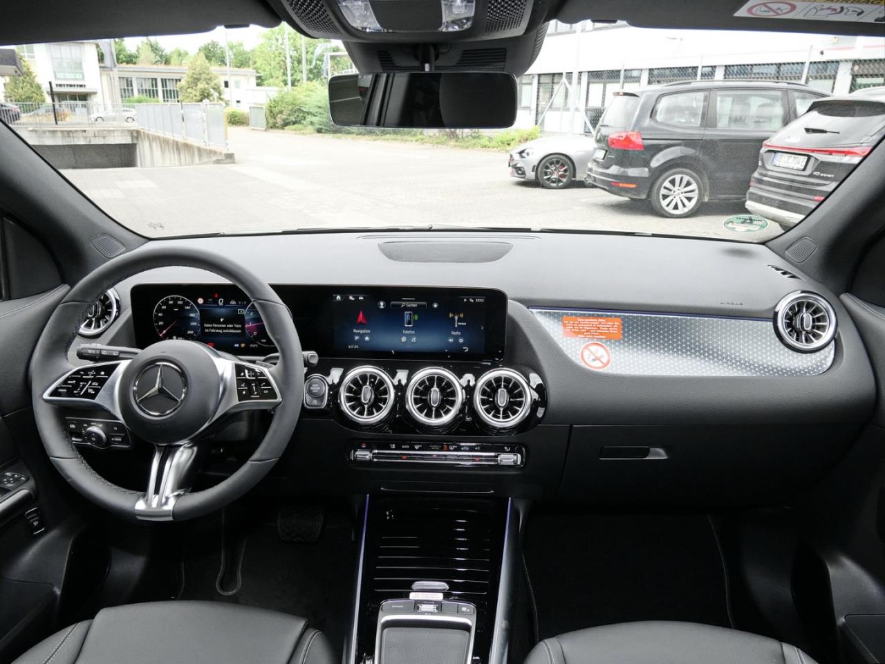 Mercedes-Benz GLA 180 Progressive Night Distronic 360° AHK