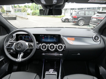 Mercedes-Benz GLA 180 Progressive Night Distronic 360° AHK
