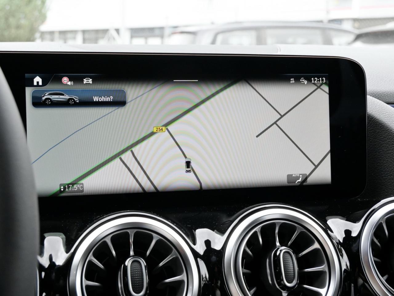 Mercedes-Benz GLA 180 Progressive Night Distronic 360° AHK