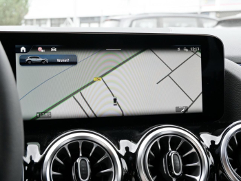 Mercedes-Benz GLA 180 Progressive Night Distronic 360° AHK