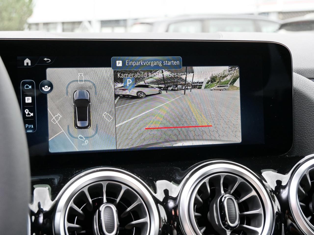 Mercedes-Benz GLA 180 Progressive Night Distronic 360° AHK