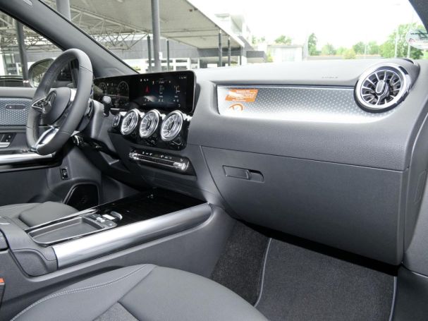 Mercedes-Benz GLA 180 Progressive Night Distronic 360° AHK