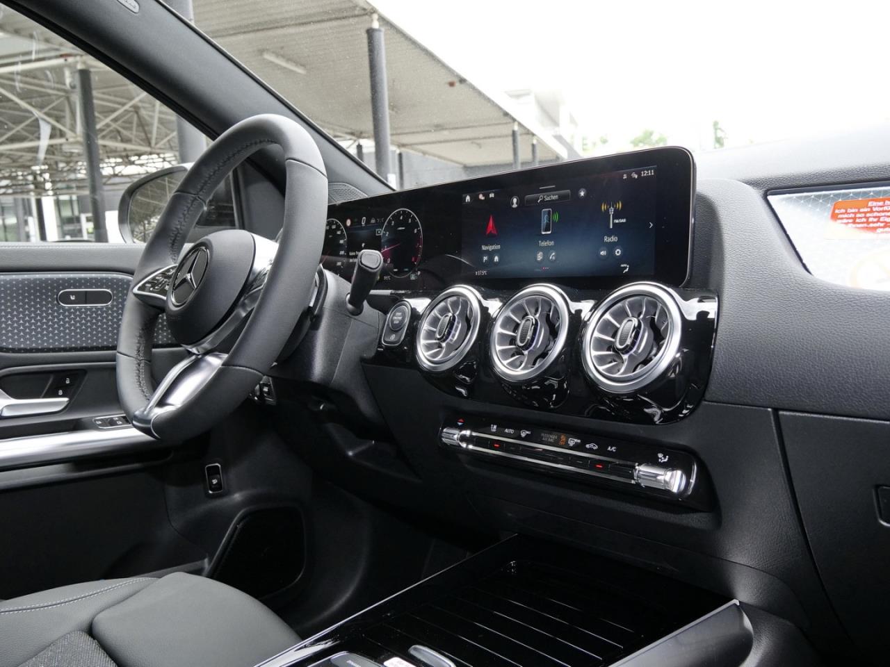 Mercedes-Benz GLA 180 Progressive Night Distronic 360° AHK
