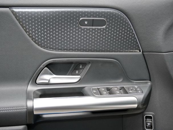 Mercedes-Benz GLA 180 Progressive Night Distronic 360° AHK
