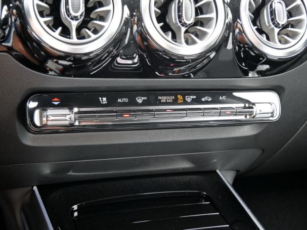 Mercedes-Benz GLA 180 Progressive Night Distronic 360° AHK
