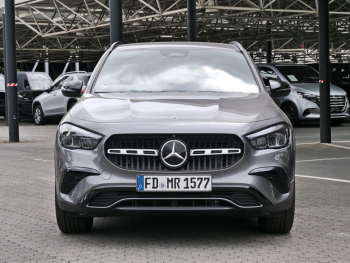 Mercedes-Benz GLA 180 Progressive Night Distronic 360° AHK