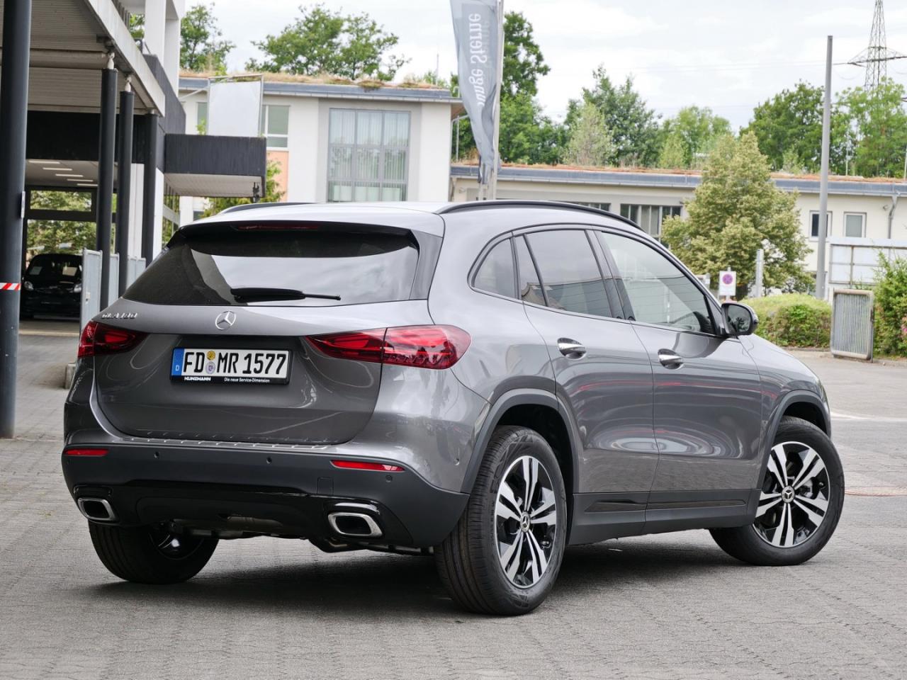 Mercedes-Benz GLA 180 Progressive Night Distronic 360° AHK