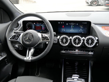 Mercedes-Benz GLA 180 Progressive Night Distronic 360° AHK