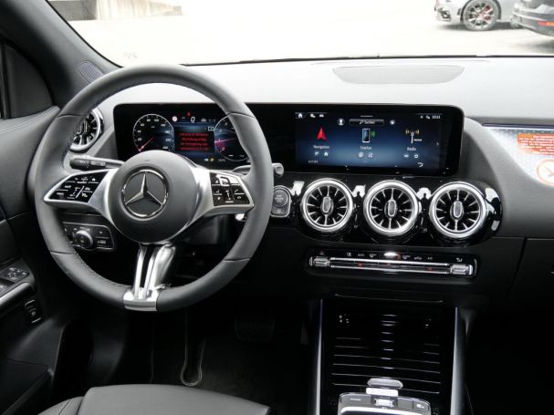 Mercedes-Benz GLA 180 Progressive Night Distronic 360° AHK