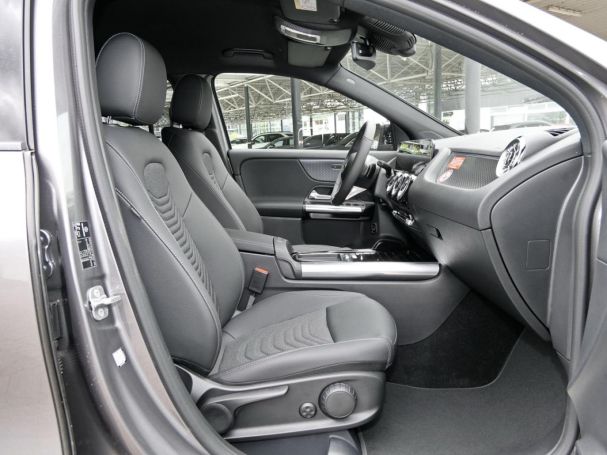 Mercedes-Benz GLA 180 Progressive Night Distronic 360° AHK