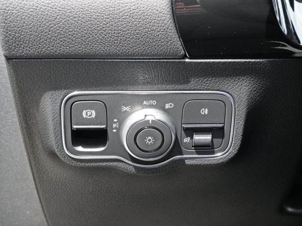 Mercedes-Benz GLA 180 Progressive Distronic Easy-Pack 360° AHK