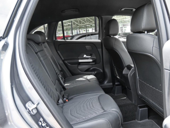 Mercedes-Benz GLA 180 Progressive Distronic Easy-Pack 360° AHK