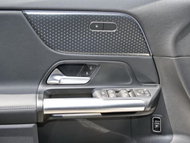 Mercedes-Benz GLA 180 Progressive Distronic Easy-Pack 360° AHK