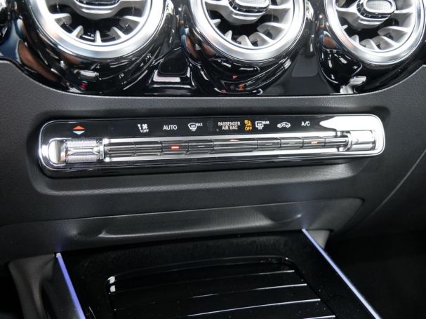 Mercedes-Benz GLA 180 Progressive Distronic Easy-Pack 360° AHK