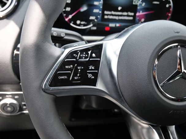 Mercedes-Benz GLA 180 Progressive Distronic Easy-Pack 360° AHK