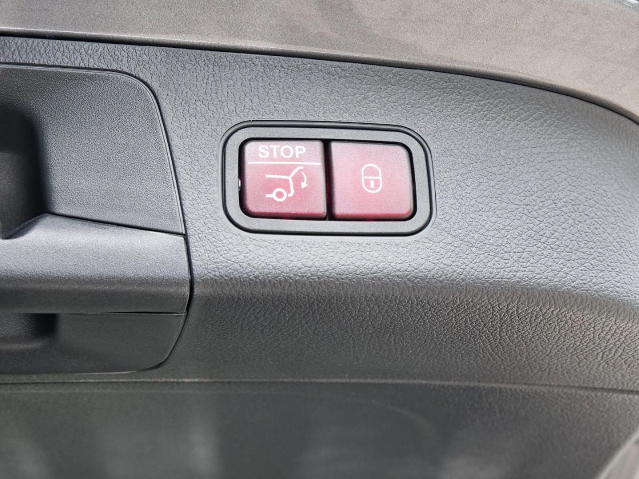 Mercedes-Benz GLA 180 Progressive Distronic Easy-Pack 360° AHK