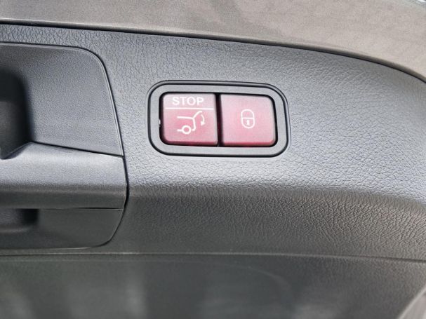 Mercedes-Benz GLA 180 Progressive Distronic Easy-Pack 360° AHK
