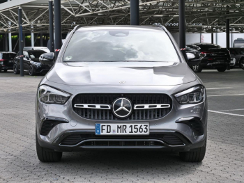 Mercedes-Benz GLA 180 Progressive Distronic Easy-Pack 360° AHK