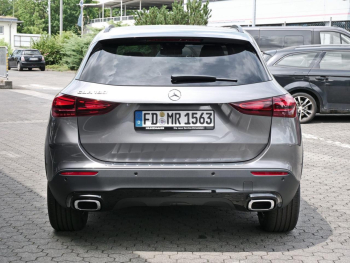 Mercedes-Benz GLA 180 Progressive Distronic Easy-Pack 360° AHK