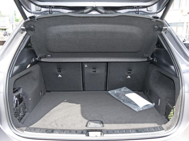 Mercedes-Benz GLA 180 Progressive Distronic Easy-Pack 360° AHK