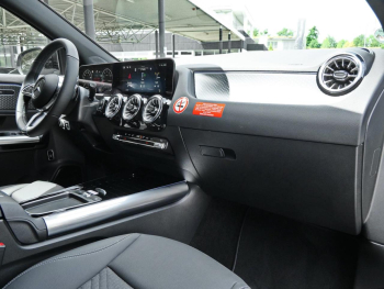 Mercedes-Benz GLA 180 Progressive Distronic Easy-Pack 360° AHK