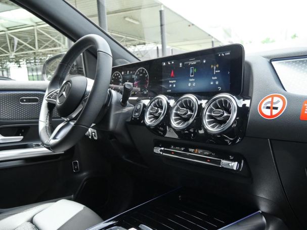 Mercedes-Benz GLA 180 Progressive Distronic Easy-Pack 360° AHK