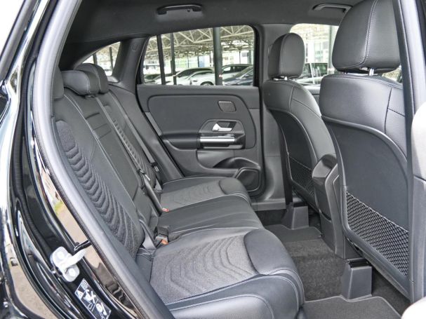 Mercedes-Benz GLA 180 Progressive Night Distronic 360° AHK