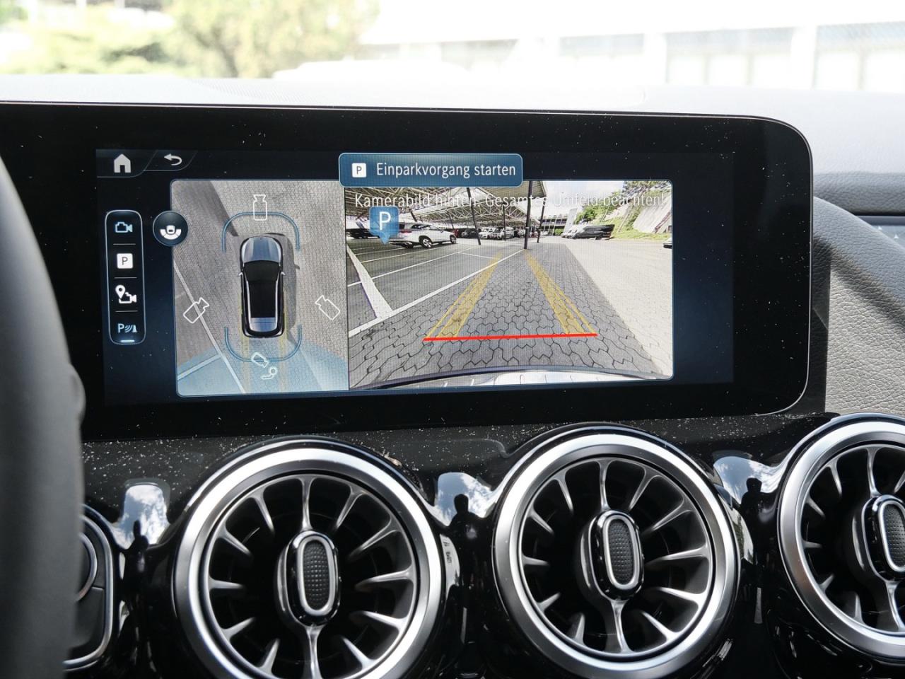 Mercedes-Benz GLA 180 Progressive Night Distronic 360° AHK