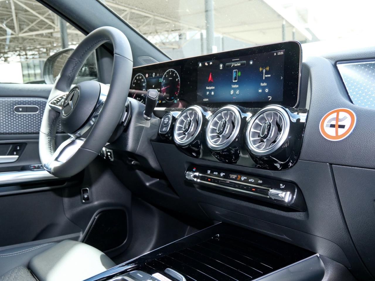 Mercedes-Benz GLA 180 Progressive Night Distronic 360° AHK