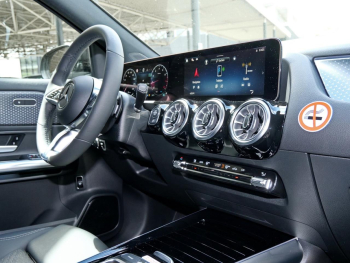 Mercedes-Benz GLA 180 Progressive Night Distronic 360° AHK