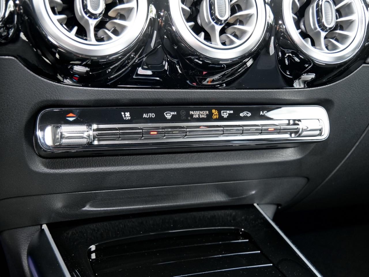 Mercedes-Benz GLA 180 Progressive Night Distronic 360° AHK
