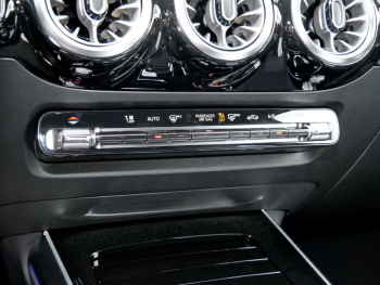 Mercedes-Benz GLA 180 Progressive Night Distronic 360° AHK