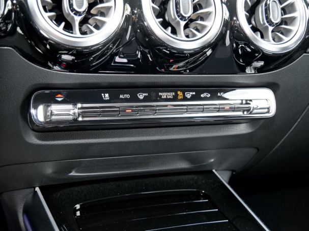 Mercedes-Benz GLA 180 Progressive Night Distronic 360° AHK
