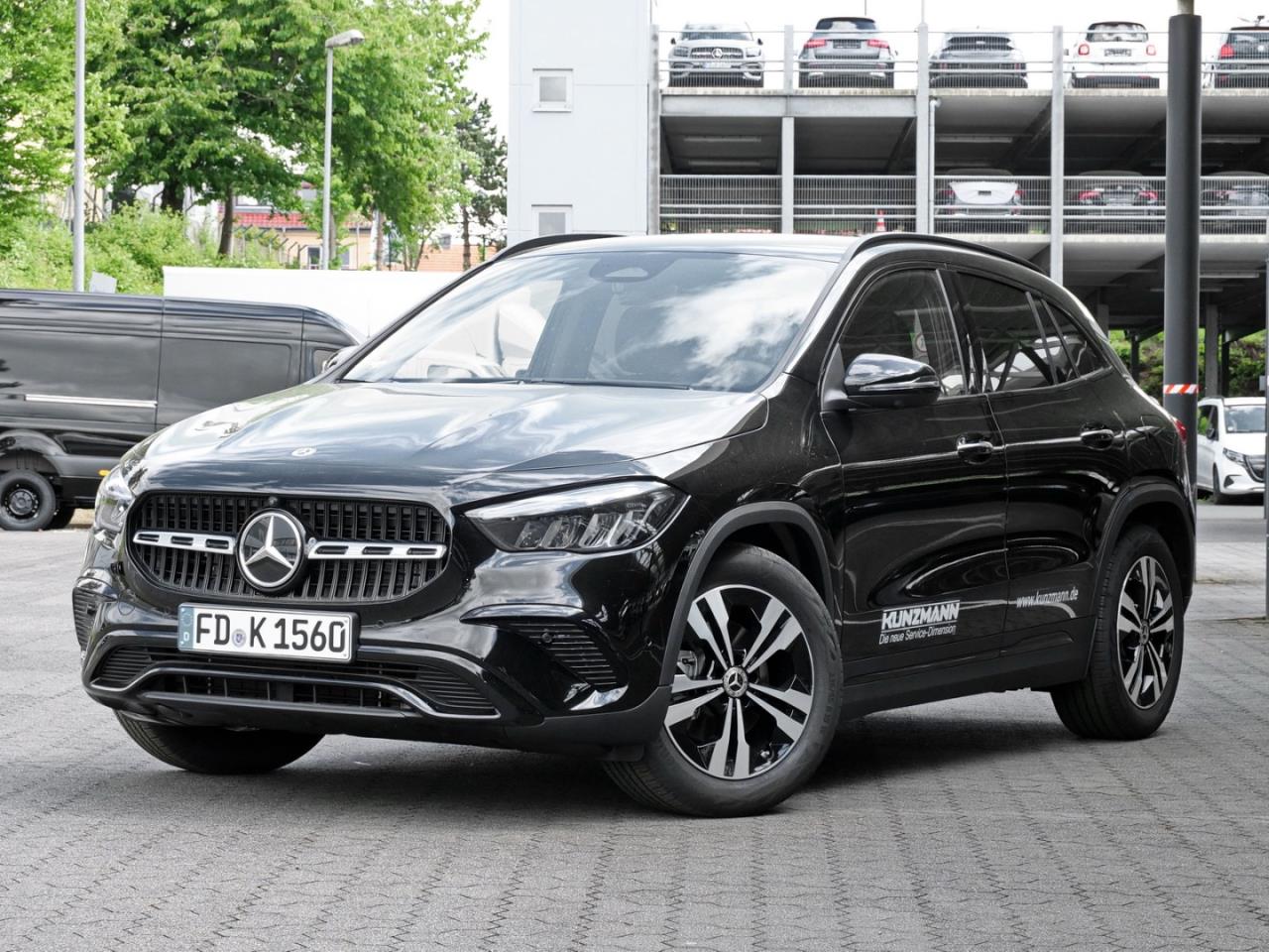 Mercedes-Benz GLA 180 Progressive Night Distronic 360° AHK