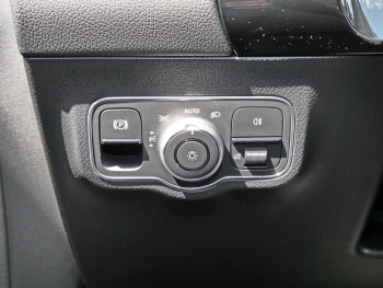 Mercedes-Benz GLA 180 Progressive Night Distronic 360° AHK
