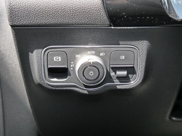 Mercedes-Benz GLA 180 Progressive Night Distronic 360° AHK