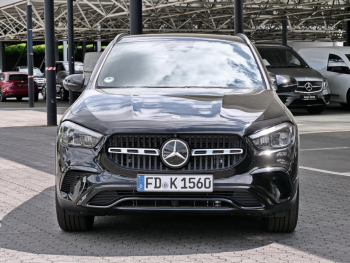 Mercedes-Benz GLA 180 Progressive Night Distronic 360° AHK