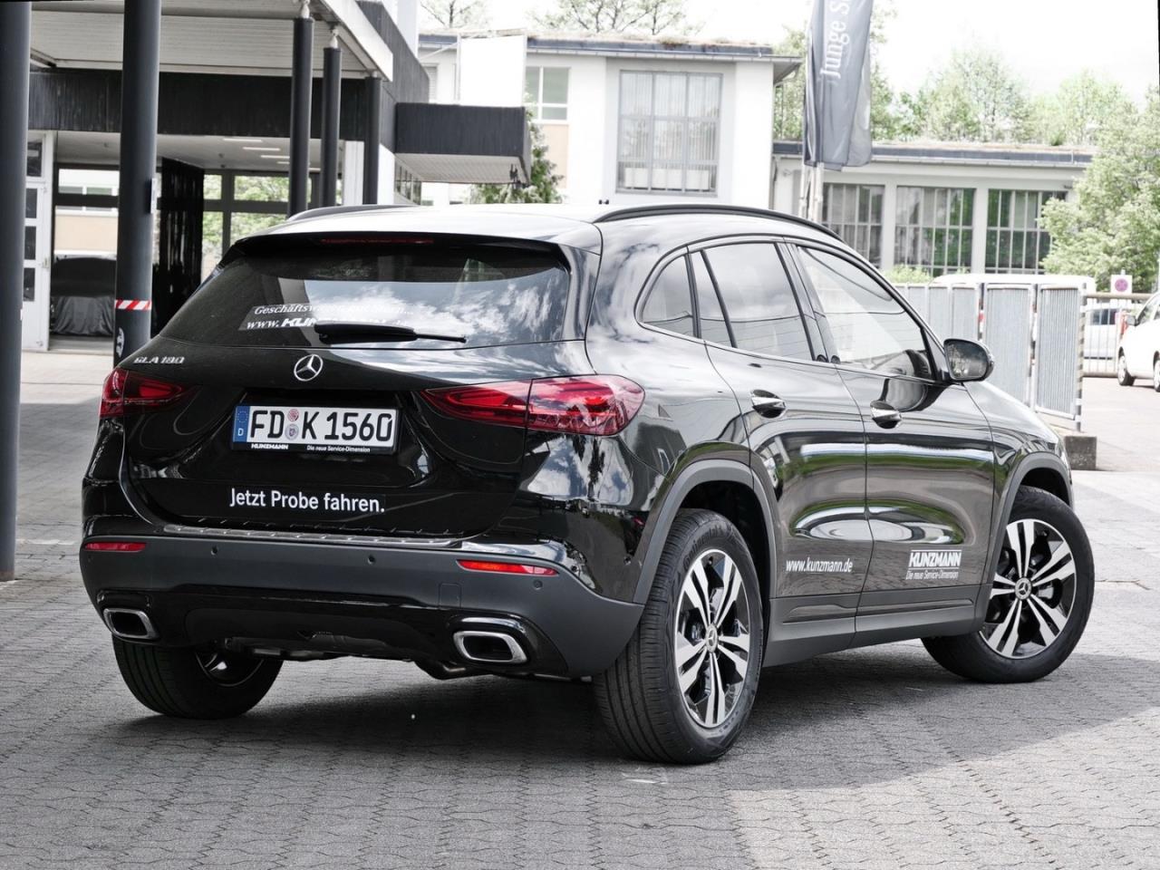 Mercedes-Benz GLA 180 Progressive Night Distronic 360° AHK