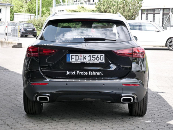 Mercedes-Benz GLA 180 Progressive Night Distronic 360° AHK