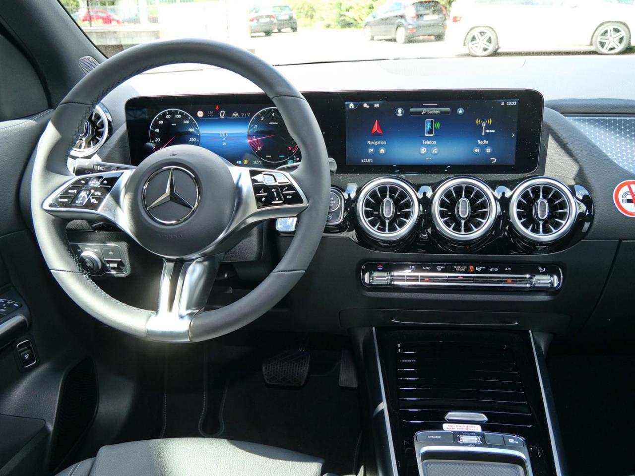 Mercedes-Benz GLA 180 Progressive Night Distronic 360° AHK
