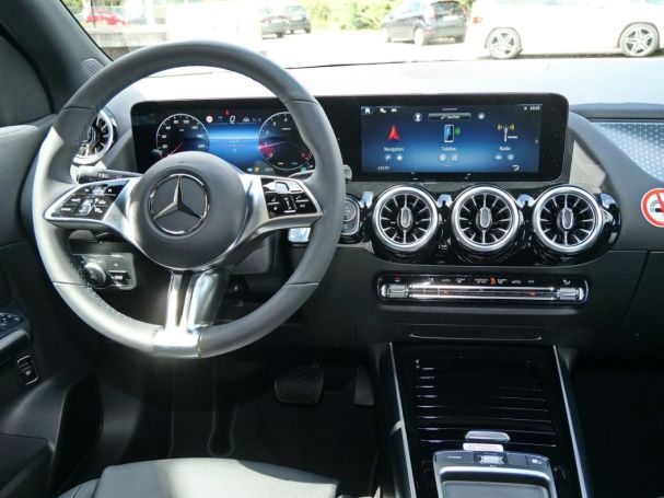 Mercedes-Benz GLA 180 Progressive Night Distronic 360° AHK