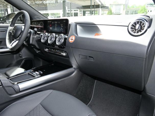 Mercedes-Benz GLA 180 Progressive Night Distronic 360° AHK