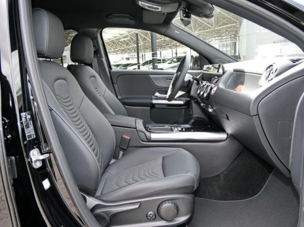 Mercedes-Benz GLA 180 Progressive Night Distronic 360° AHK