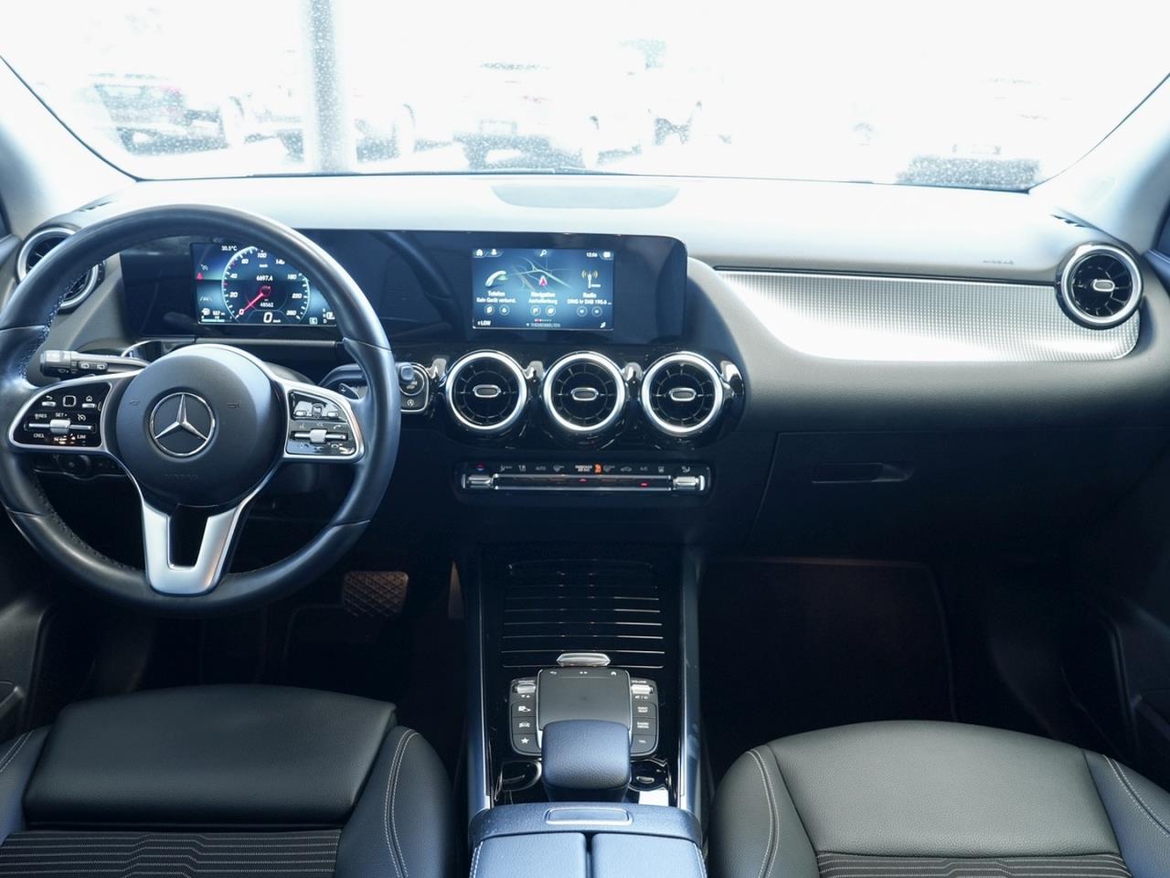 Mercedes-Benz GLA 200 d 4M Progressive Night Standheiz Kamera