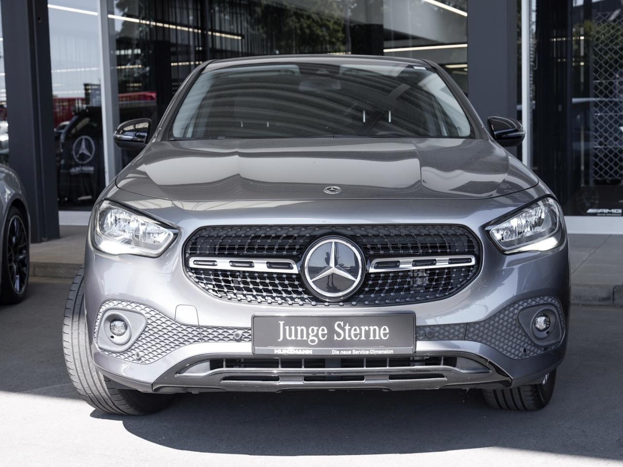 Mercedes-Benz GLA 200 d 4M Progressive Night Standheiz Kamera