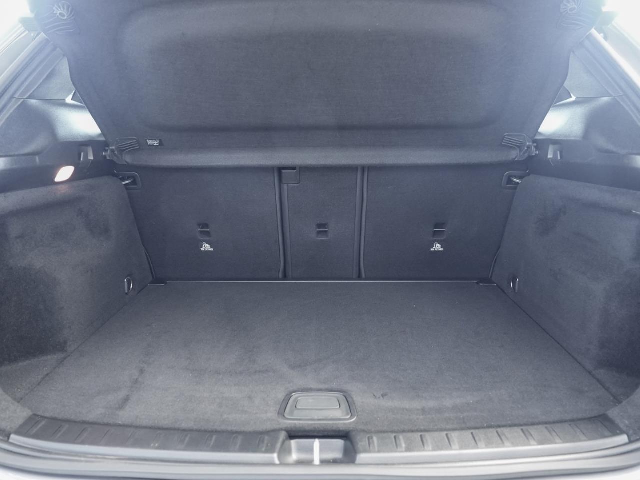 Mercedes-Benz GLA 200 d 4M Progressive Night Standheiz Kamera