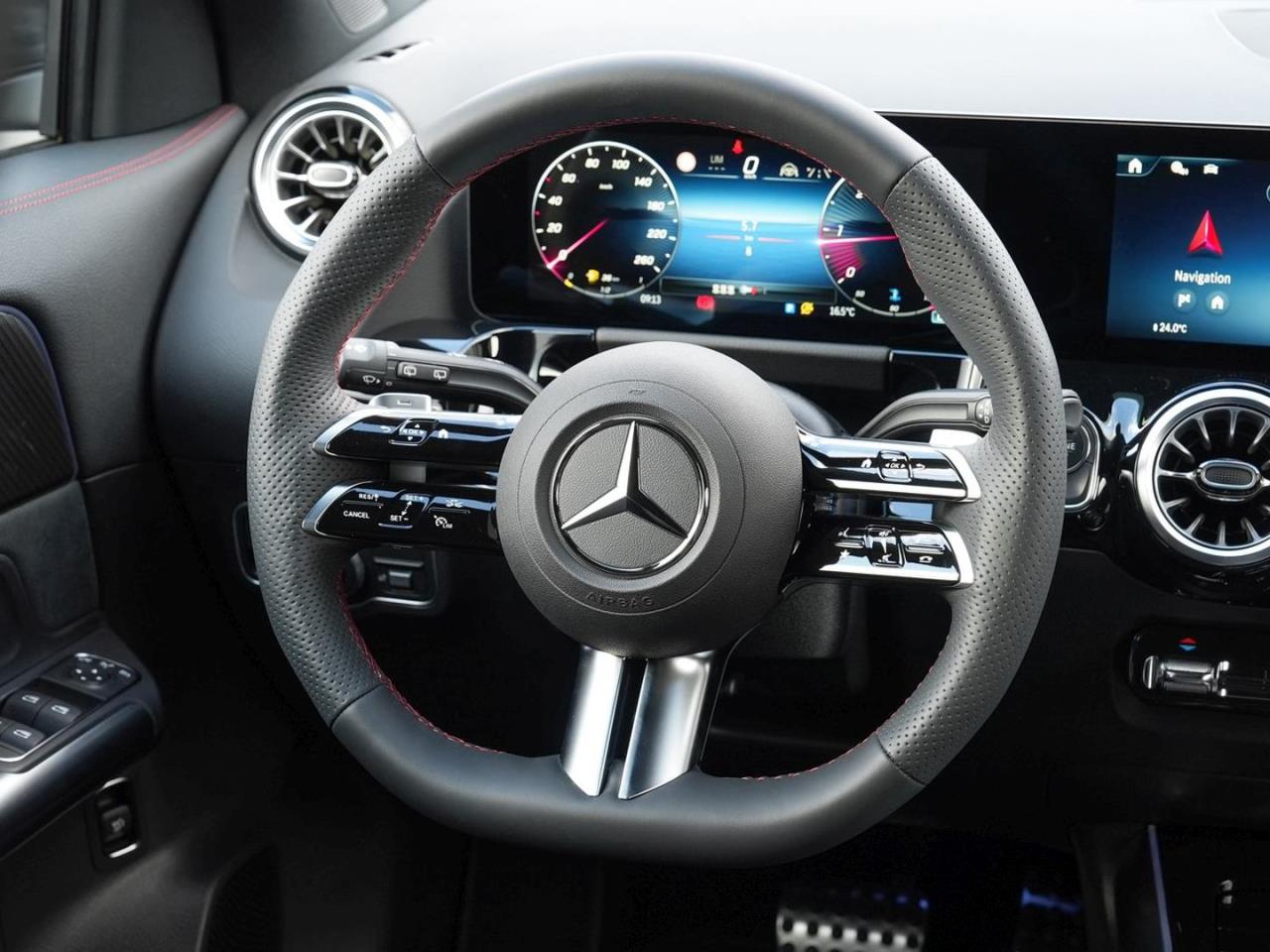 Mercedes-Benz GLA 200 d 4MATIC AMG Night Distronic AHK 360°