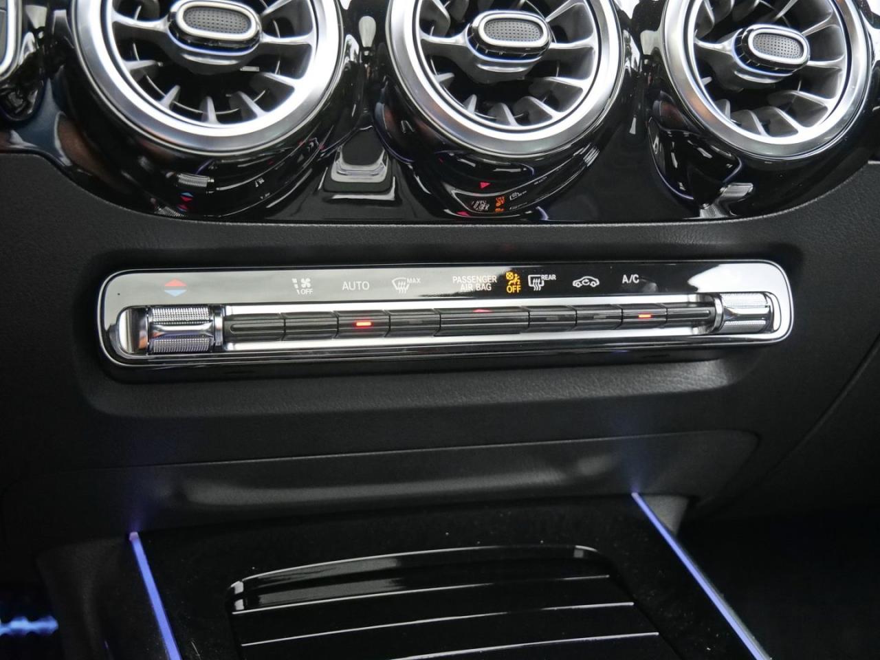 Mercedes-Benz GLA 200 d 4MATIC AMG Night Panorama Distronic